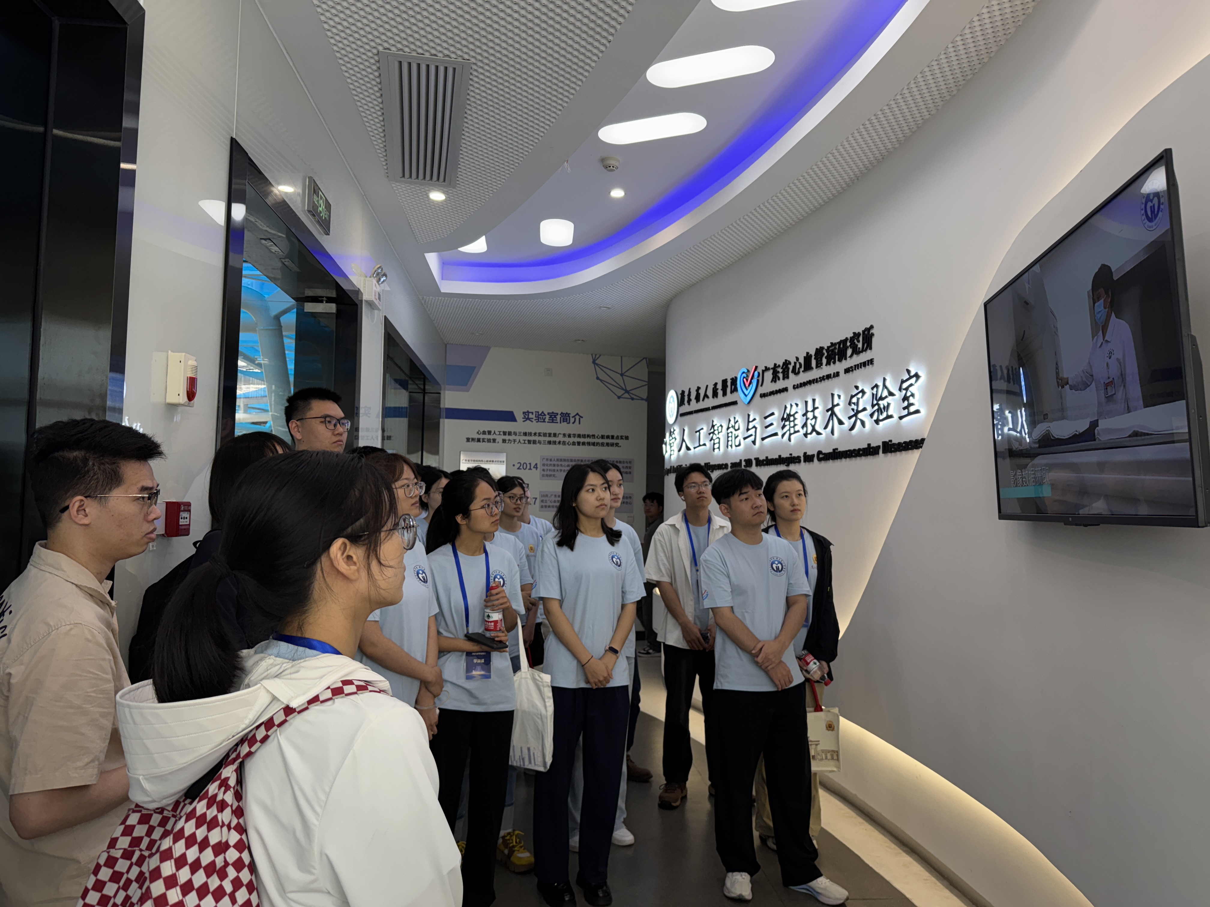 参观米兰体育app下载安装3D打印室3.jpg 参观米兰体育app下载安装3D打印室3.jpg